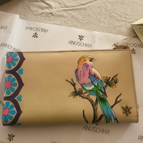 Anuschka large hand painted designer wallet brand new with tags and box $80 - Picture 4 of 9